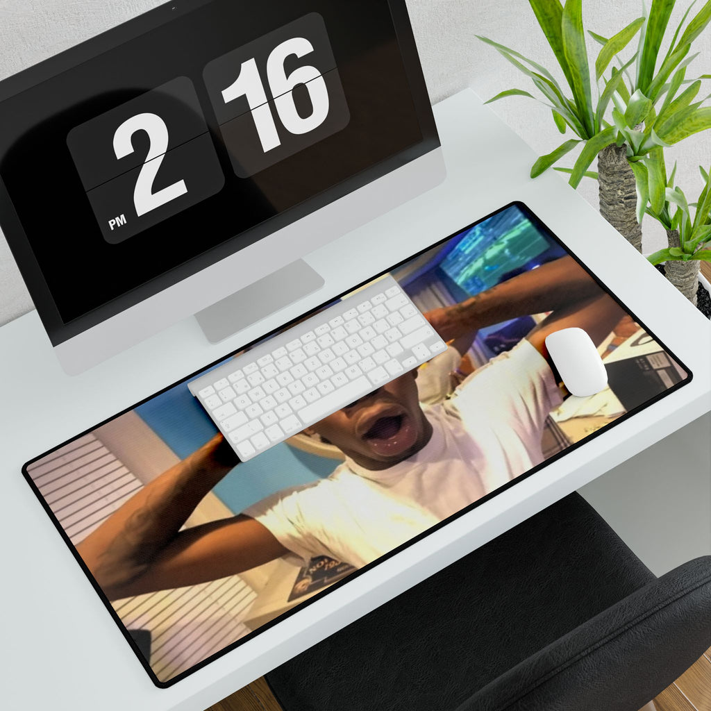 Shocked Face Gamer Desk Mat – Wide RGB Mousepad for Streaming & PC Setups
